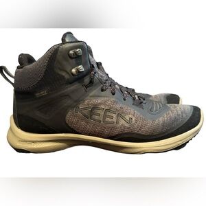 Keen AirPlus women’s mountain boot. Size 10